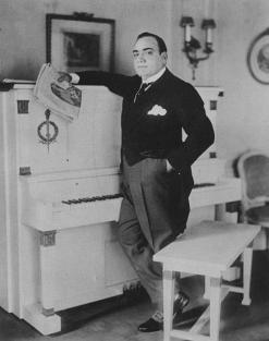 Source: https://en.wikipedia.org/wiki/File:Enrico_Caruso.jpeg